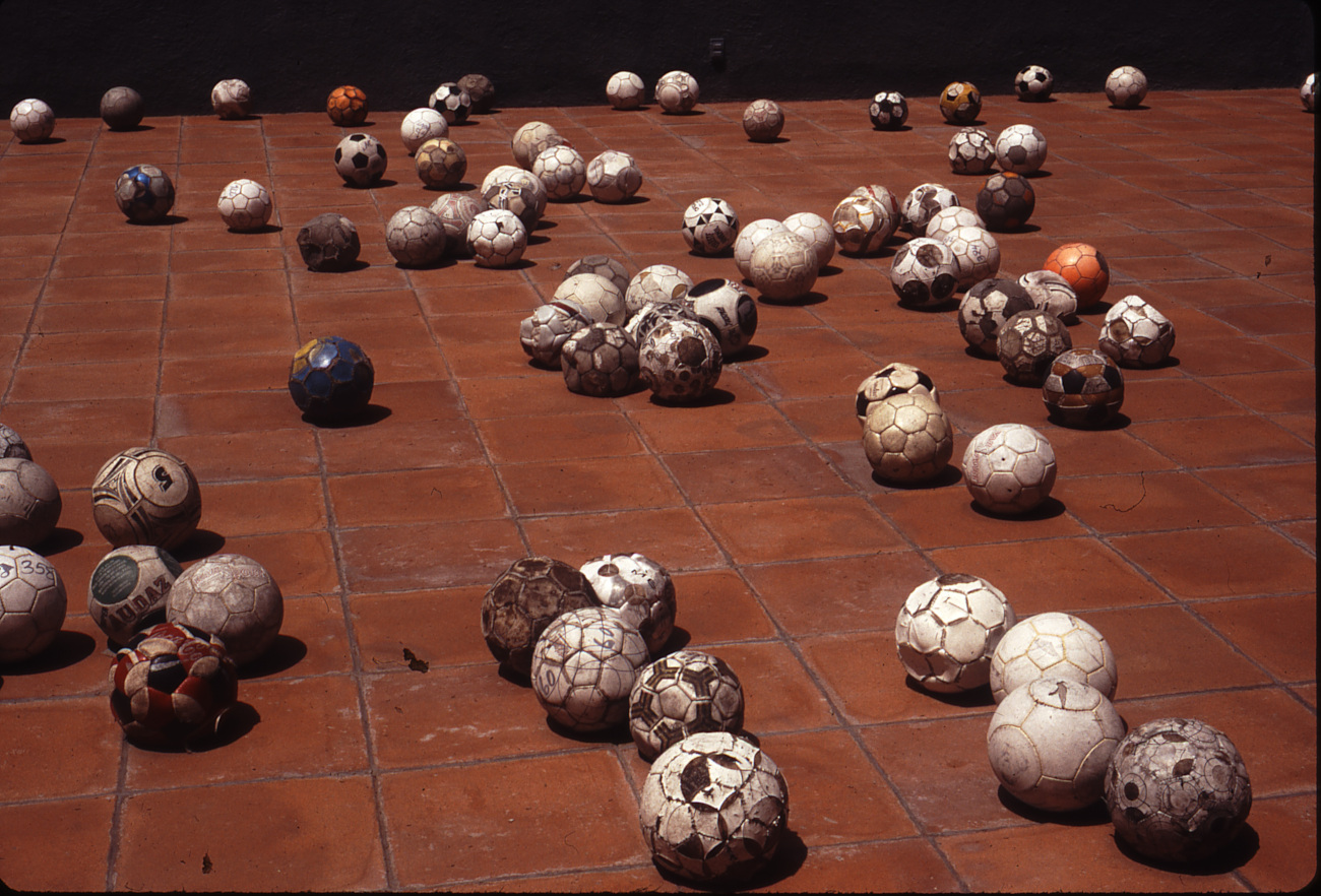 Balones acelerados, by Gabriel Orozco