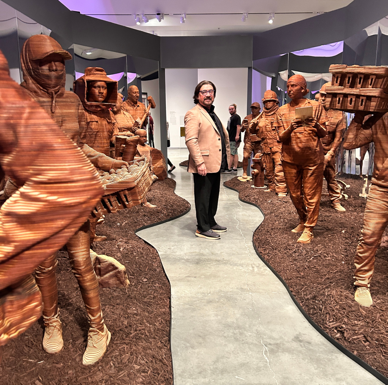 "Warriors" sculptures made of wood by Guillermo Bert