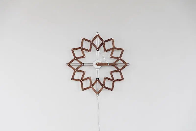Solstice 2.0 – The Kinetic Clock by Animaro