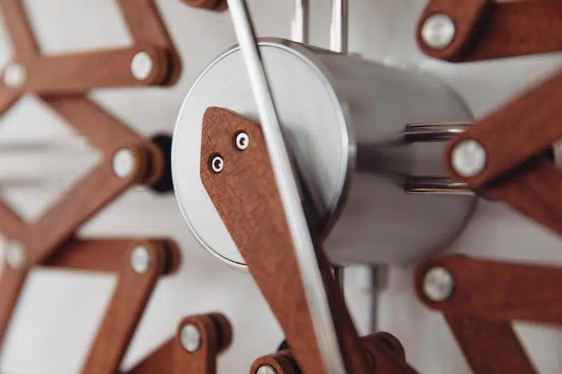 Solstice 2.0 – The Kinetic Clock by Animaro