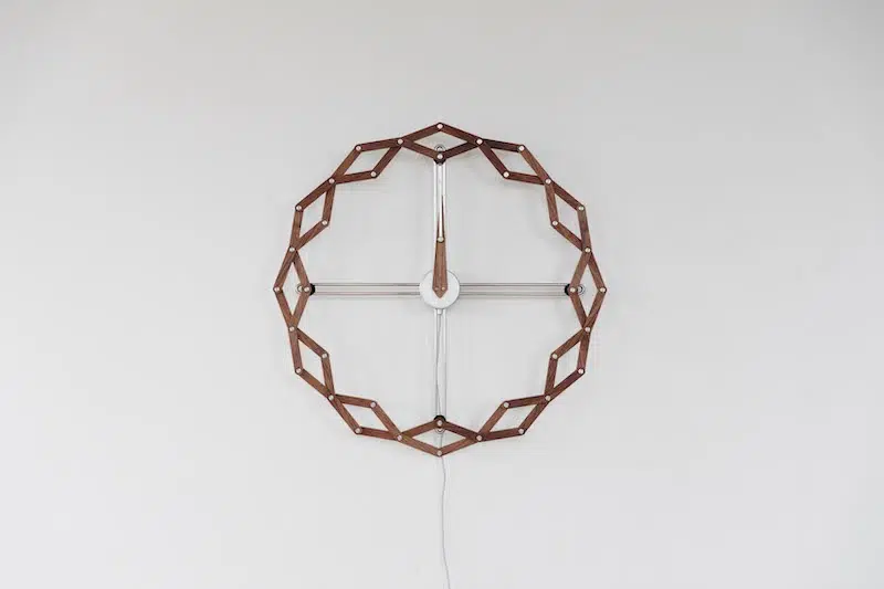 Solstice 2.0 – The Kinetic Clock by Animaro