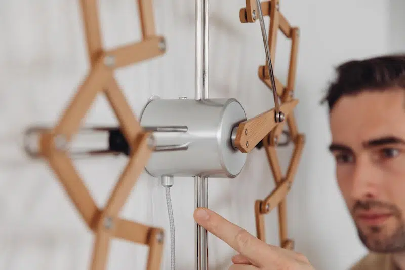 Solstice 2.0 – The Kinetic Clock by Animaro